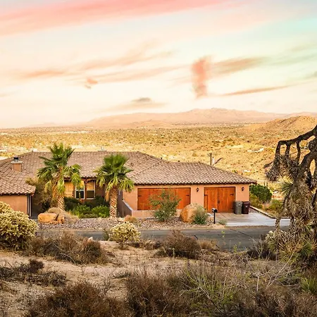 Desert Villa With Great Views, Hot Tub And Mini-Golf